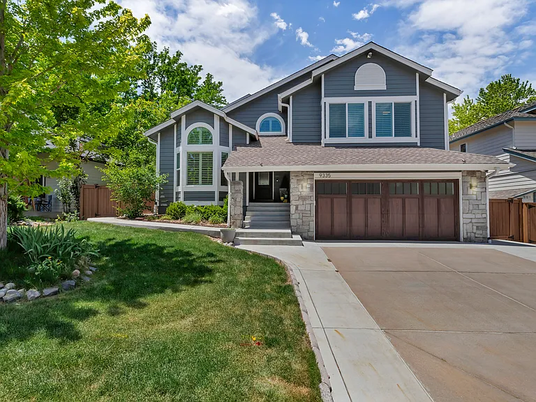 9335 Pepperwood Ln — Photo 2