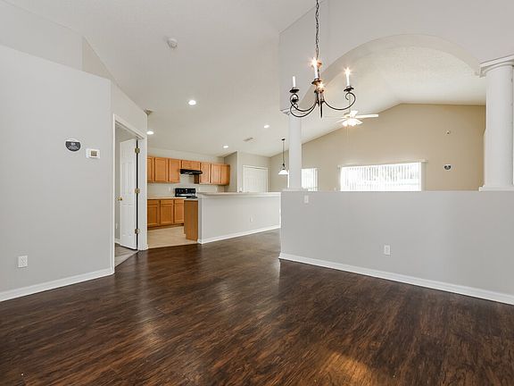 5th image of 1090 Bluegrass Dr