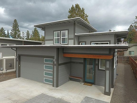 3rd image of 61594 Sunny Breeze Ln