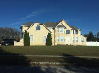 100 Golden Meadow Ln, Sicklerville, NJ 08081