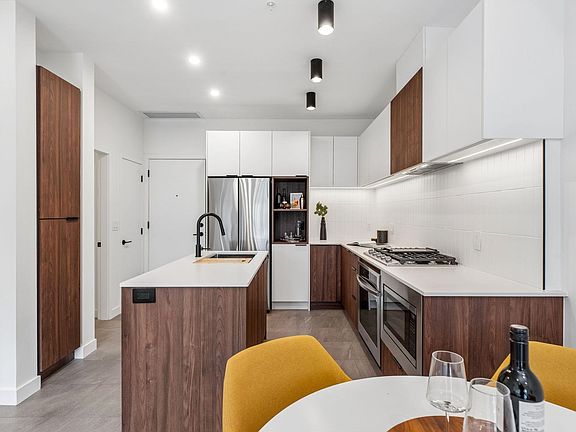 4th image of 623 Kemsley Ave #103