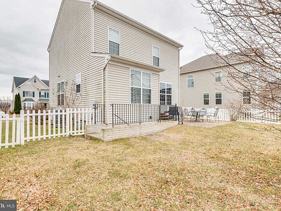 5th image of 399 Lord Fairfax St