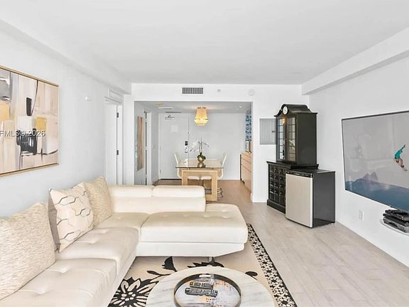 3rd image of 1100 West Ave #410
