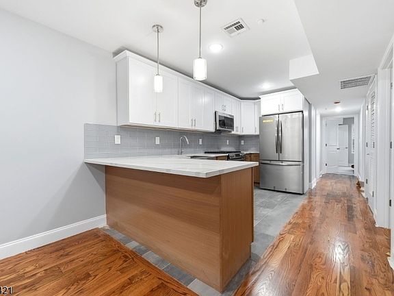 4th image of 39 Grand Ave
