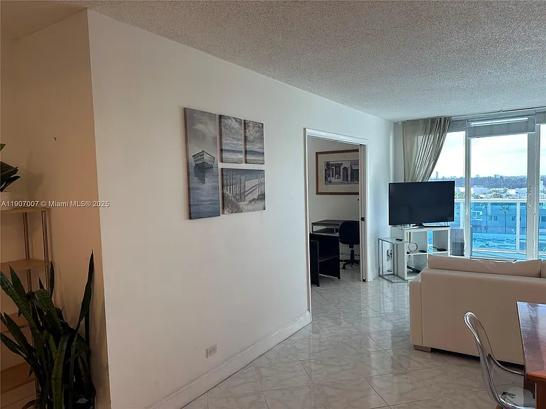 2301 Collins Ave #737 — Photo 9