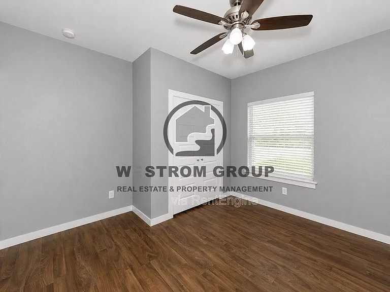 1501 Avenue E — Photo 23