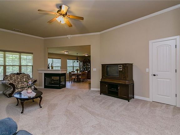 5th image of 13 Worlaby Ln
