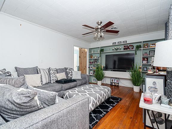 3rd image of 207 Tabor Ave