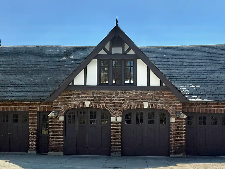 141 N Grand Ave #CH — Photo 1