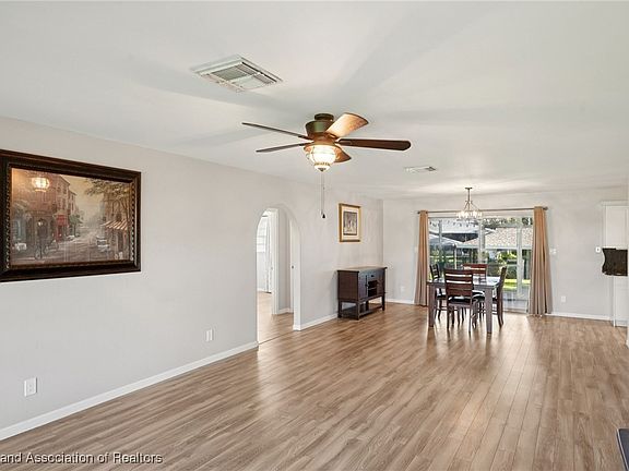 5th image of 1553 Churchill St