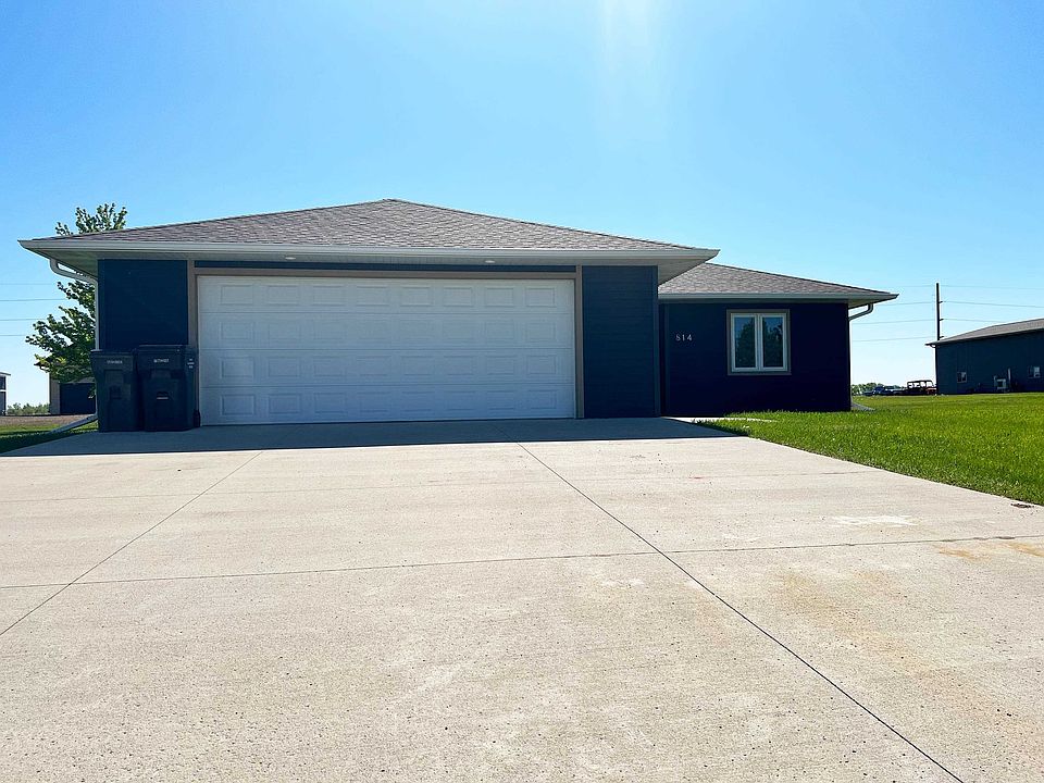 1st image of 814 Lakeview Dr