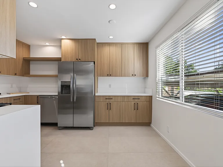 2539 Manhattan Ave — Photo 7