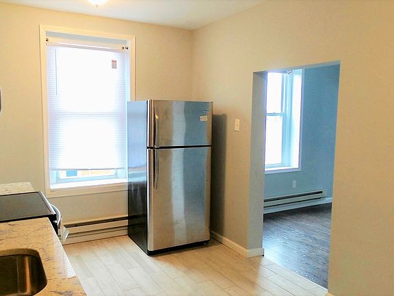 3rd image of 1640 Wolf St Floor 3