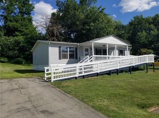 27 Aspen Ct, Beaver Falls, PA 15010