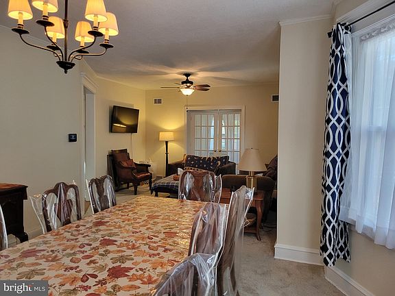 4th image of 124 Crestmont Ter