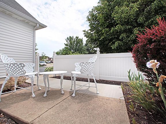 3rd image of 2360 Ashbrook Ln