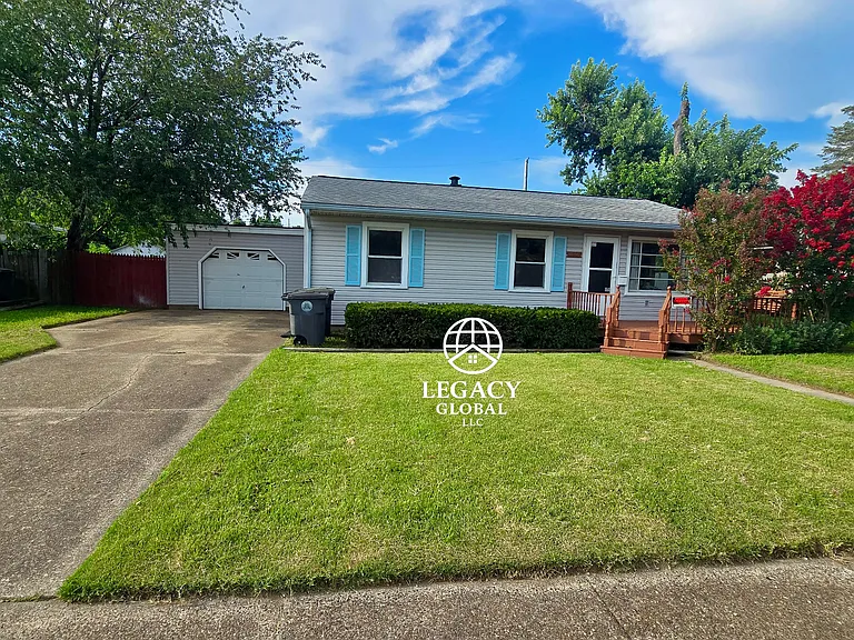 2156 Maxwell Ave — Photo 2