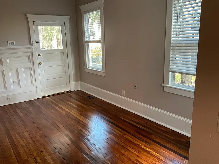 905 E Henry St #A — Photo 13