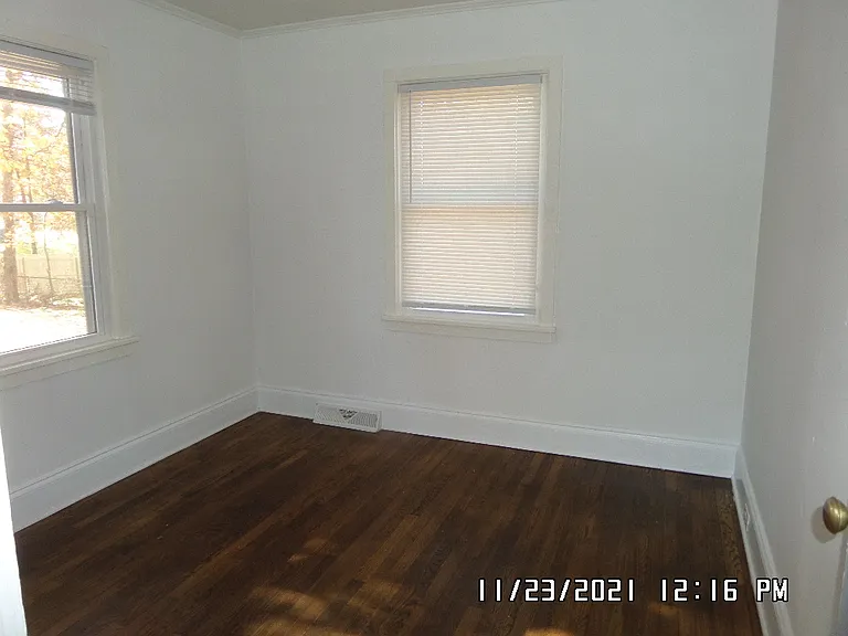 2124 Ravendale St — Photo 3