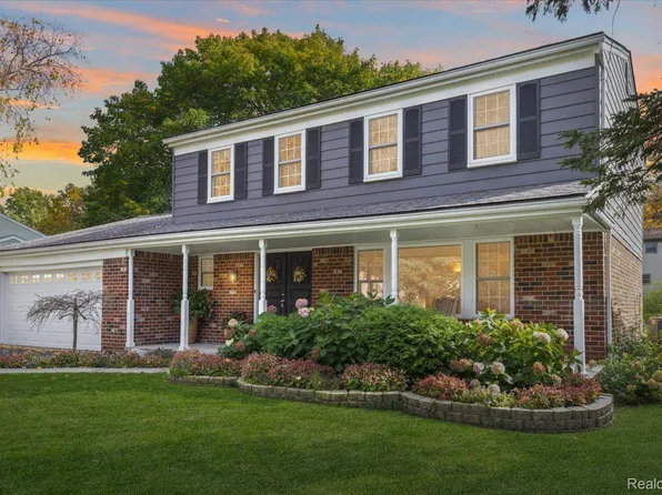 2815 Armstrong Dr, Lake Orion, MI 48360