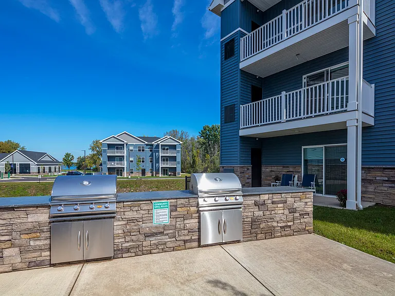 Loso Lakeside Apartments — Photo 9