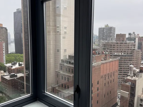 591 Third Avenue 20C image 12 of 13
