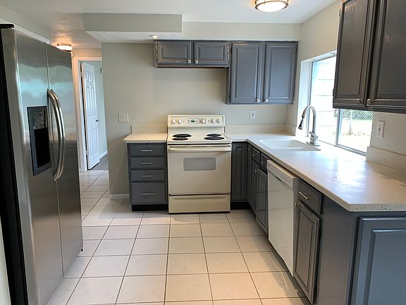 5th image of 3540 Kingsbury Dr