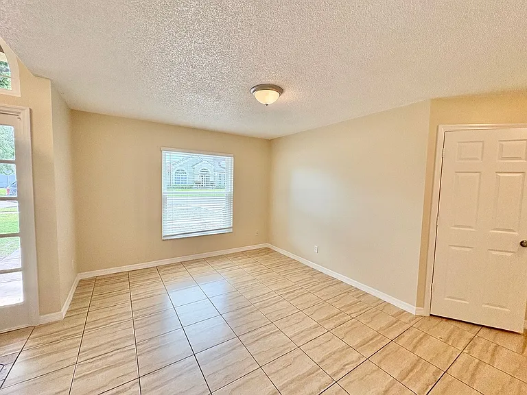 2813 Rolling Broak Dr — Photo 4