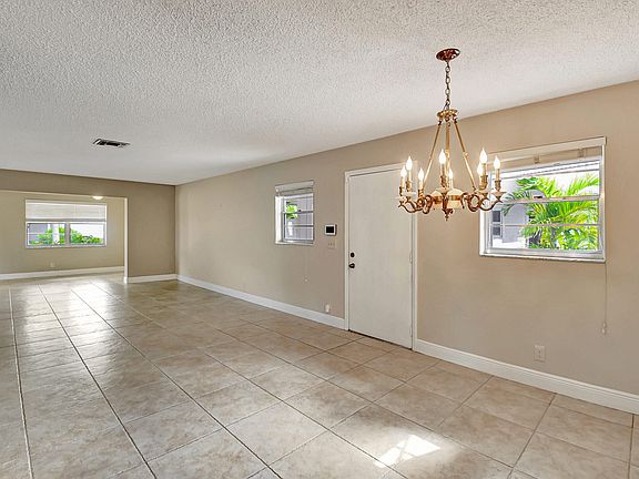 4th image of 805 Meadowlark Lane