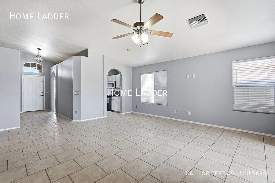 Modern 3-Bedroom Home with Private Pool Near Arrowhead! — Photo 4