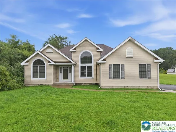 86 Northpark Dr E, East Stroudsburg, PA 18302