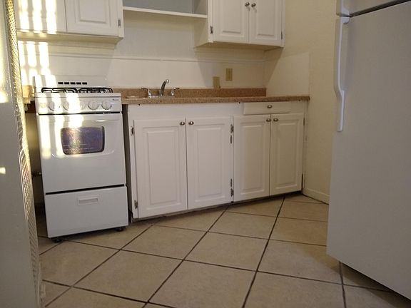 4th image of 410 Mesa St SE APT A