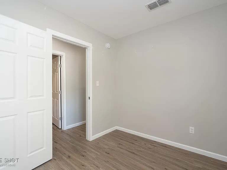 2744 Russell Ave — Photo 15
