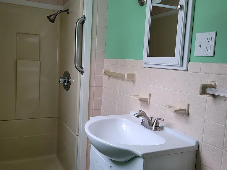 106 Emerson Ave #C — Photo 16
