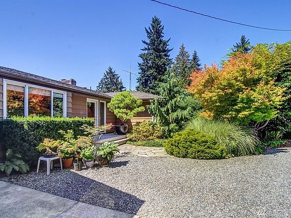 2nd image of 1611 E Lake Sammamish Pkwy NE