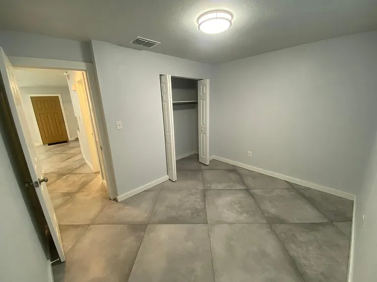 1721 W Walnut St — Photo 10