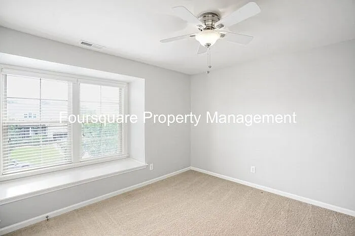 100 Cabot Dr — Photo 23
