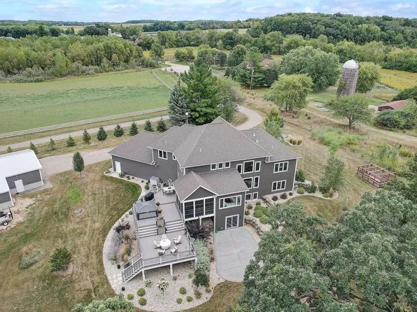 1934 Hubred Lane, Deerfield, WI 53531