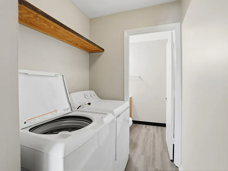 Hickory Creek Apartments — Photo 38