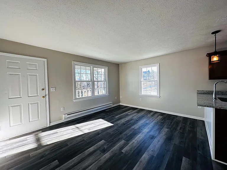 401 Woodland Cir #9 — Photo 4