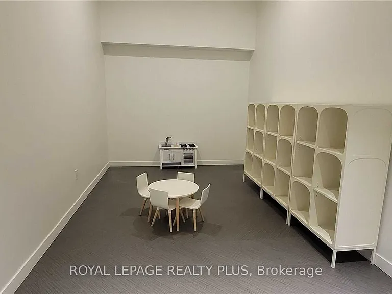 39 Roehampton Ave E #1807 — Photo 12