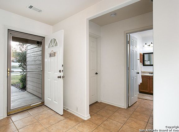 4th image of 5105 Knollwood