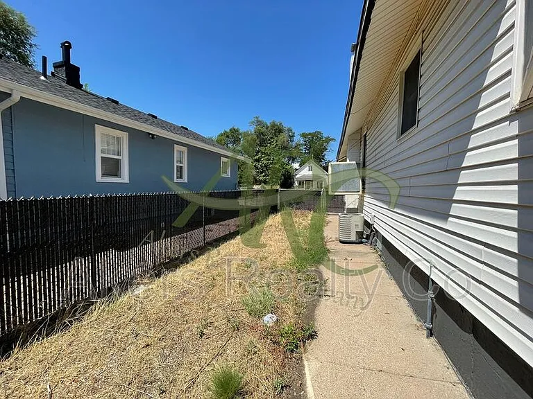 524 Belmont Ave — Photo 27