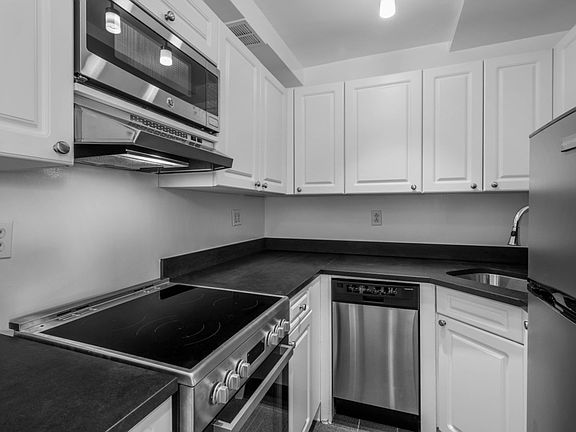 5th image of 24 5th Ave APT 1102