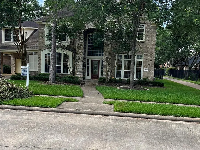 24319 Bay Hill Blvd — Photo 2