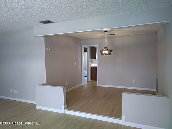 5th image of 530 Rio Ln