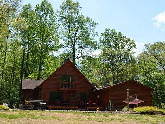 3rd image of 2810 Twin Oaks St