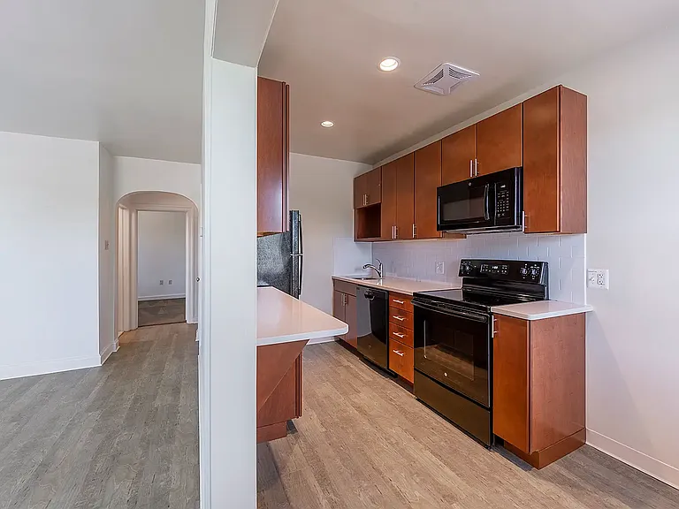 107 Bloomingdale Ave — Photo 9