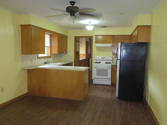 4th image of 304 E Elm St