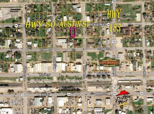 516 E Austin St, Luling, TX 78648